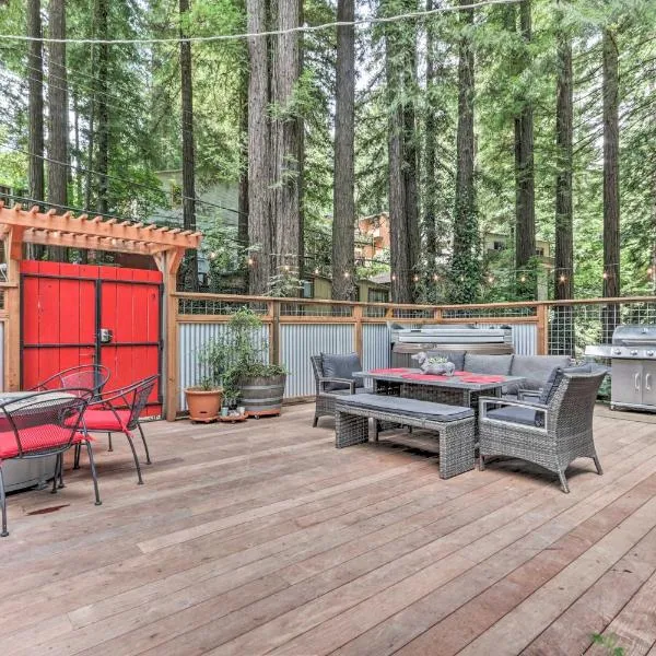 Redwoods Cabin with Hot Tub Walk to Russian River!, hotel in Guerneville