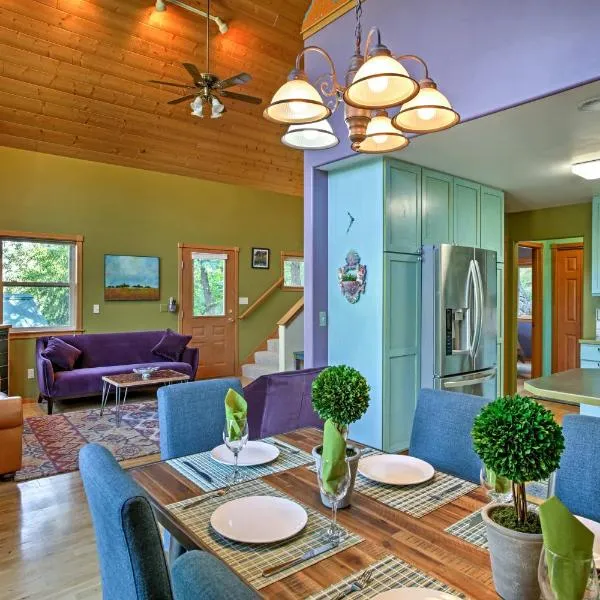 Tamarack Haus Hot Tub and EV Charging Walk Dtwn!, hotel in Leavenworth