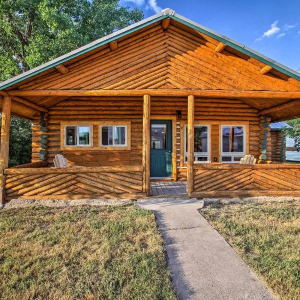 Pet-Friendly Augusta Cabin - Walk to Main Street!, hotel a Augusta