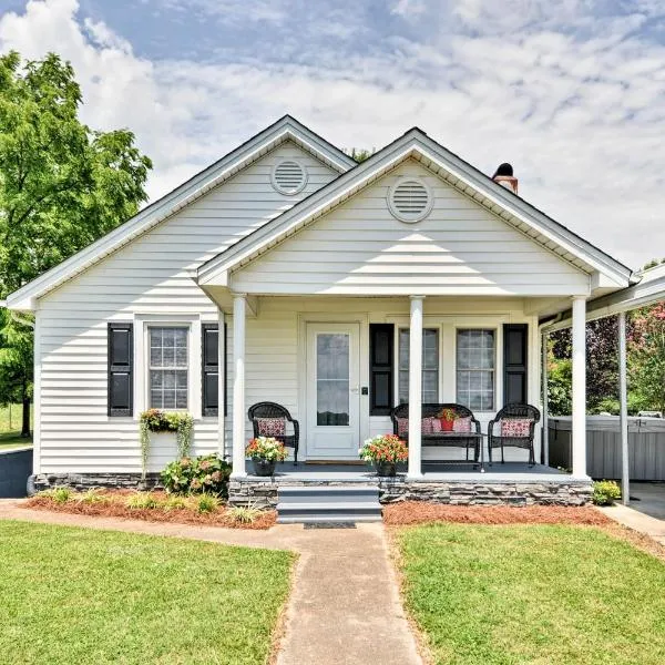 Peaceful Elkin Vacation Rental about 17 Mi to Mt Airy!, hotel v destinaci Dobson