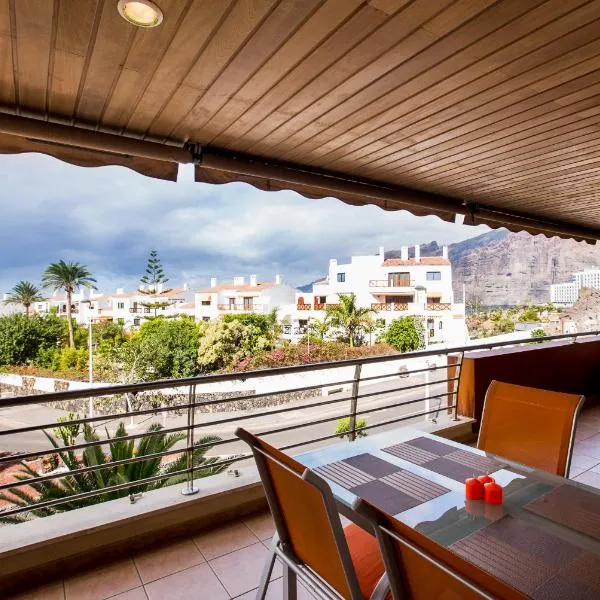Apartamentos Balcon de Los Gigantes, hotel in Puerto de Santiago