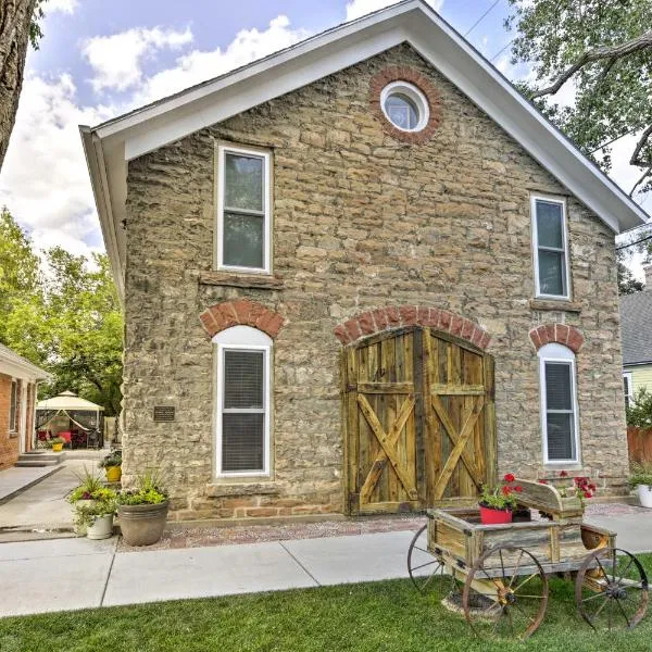 Charming Historic Condo - Walk to Downtown & UW, hotel i Laramie