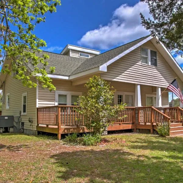 Secluded and Quiet Coastal Home 1 Mile to Boat Ramp, hotell sihtkohas Sealevel