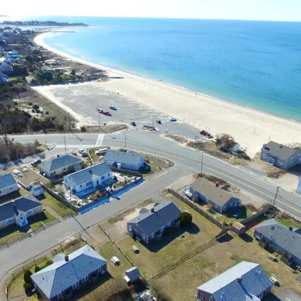 Modern Cape Cod Cottage Walk to Craigville Beach, hotel in Centerville