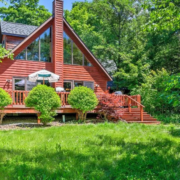 Roomy House on 2 Acres - 2 Mi to Egg Harbor Beach!, hotel in Egg Harbor