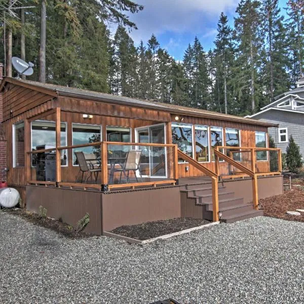 Gorgeous Poulsbo Waterfront Home on Liberty Bay!, hotel in Poulsbo
