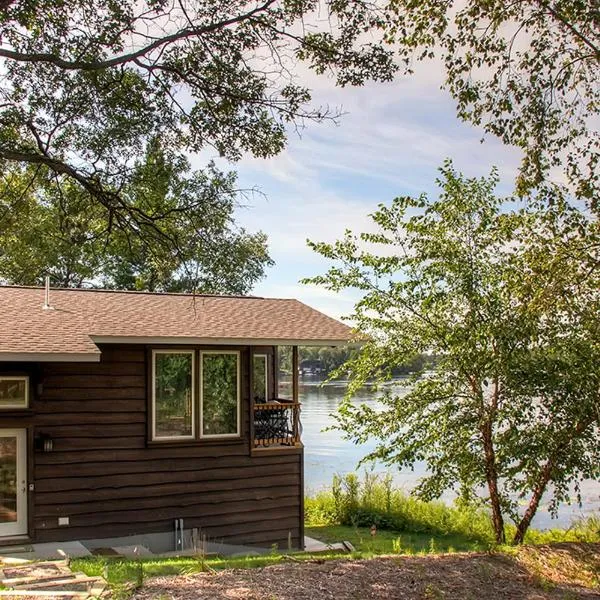 Fish on Rice Lake Waterfront Brainerd Cabin, hotel in Brainerd
