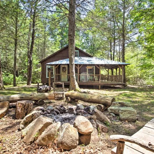 Clearwater Cabin on 10 Acres with Trout Stream!, hotell sihtkohas Monterey