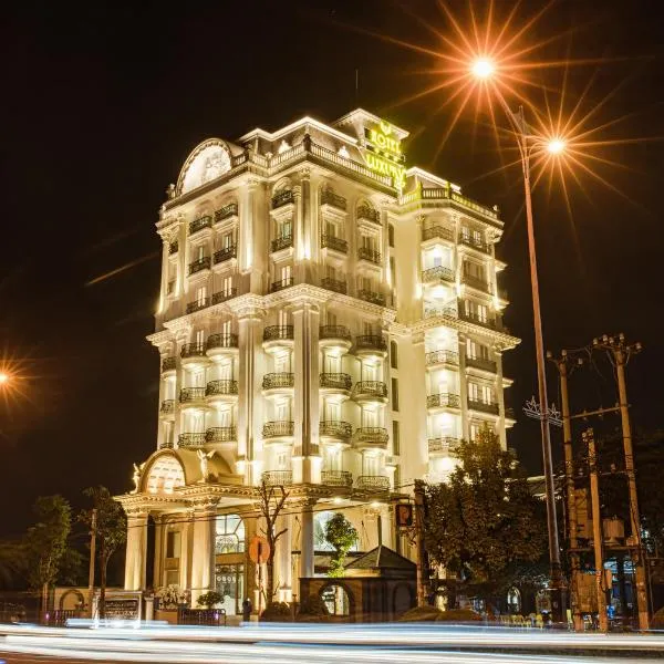 Manh Quan Luxury Hotel, hotel in Háu Nữ
