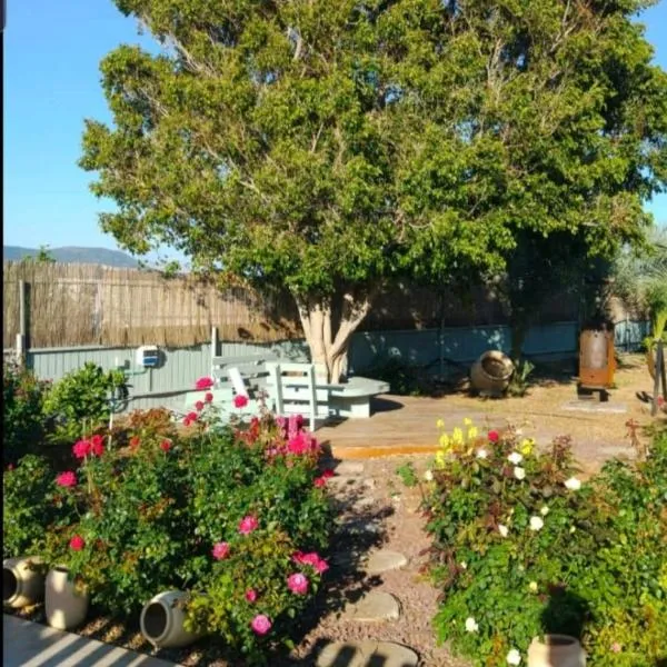 בחצר של טובה, hotel en H̱azon