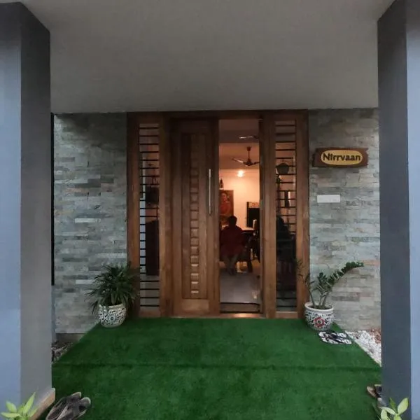 Nirrvaan homestay, hotel v destinaci Varkala