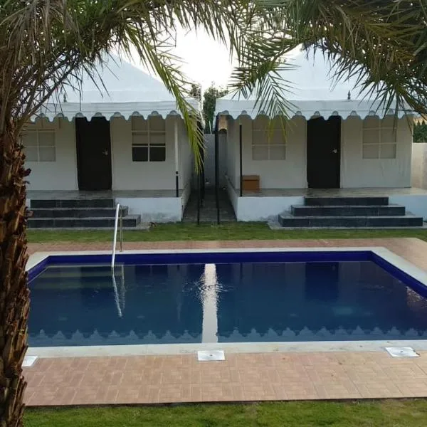 16 Bedouin Private Pool Villa, hotel in Hosūr