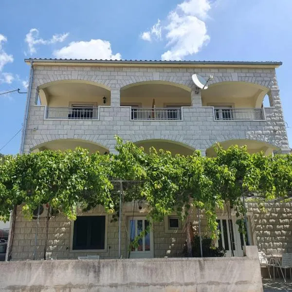 Apartments Gojevic, hotel v Boli