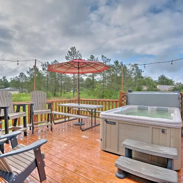 Deck, Hot Tub, Fire Pit Rustic Cabin in Benezette, hotel a Benezette