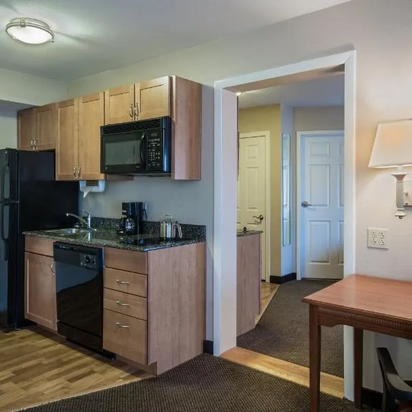 Candlewood Suites Windsor Locks by IHG, hotel in Windsor Locks