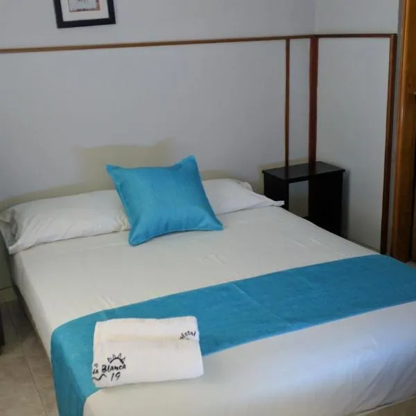 Hotel Bahia Blanca Santa Marta Frente al Mar, hotelli kohteessa Santa Marta