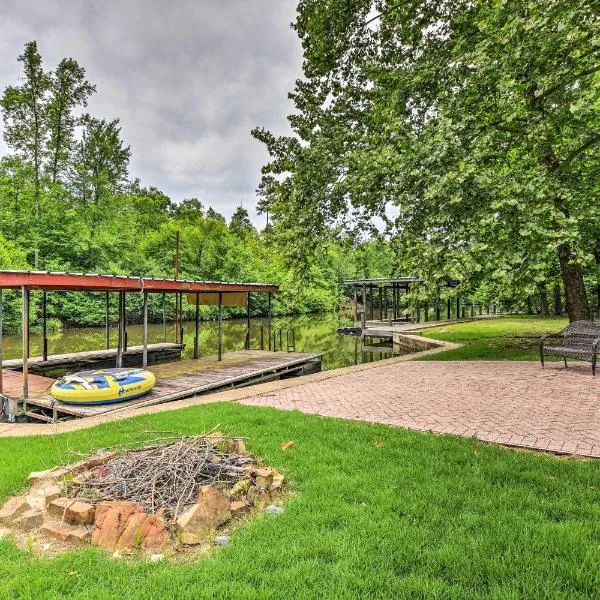 Private Deck and Dock Home on Lake Hamilton!, viešbutis mieste Hot Springsas