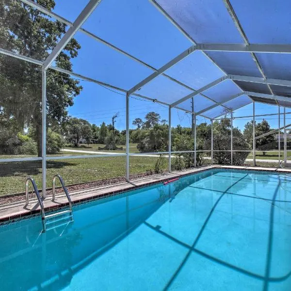 Spring Hill Home with Pool about 1 Mi to Weeki Wachee, hotel v destinaci Spring Hill