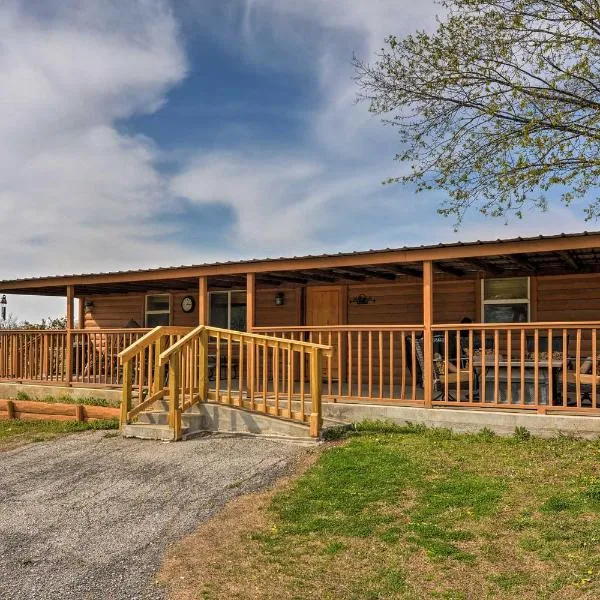 Bartlesville Cabin with Pool, Hot Tub and Trampoline!, hotel din Bartlesville
