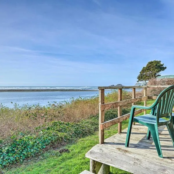 Smith River Vintage Cabin Oceanfront Deck and Views, hotel in Smith River