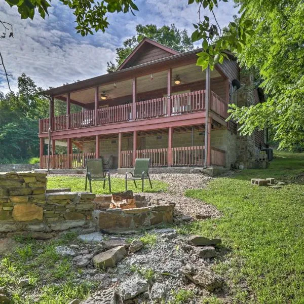 Creekside Hideaway with Fire Pit and Creek Access!, hotel in Timbo