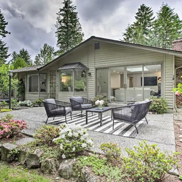 Modern Home 3 Miles to Woodinville Wine Country!, hotel in Woodinville