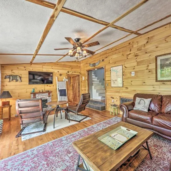 Getaway on Center Hill Lake with Decks and Water Views, hotel in Silver Point