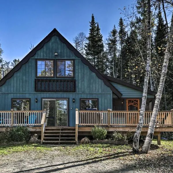 Lake Placid Chalet Deck and Forest Views!, hotel v destinaci Lake Placid