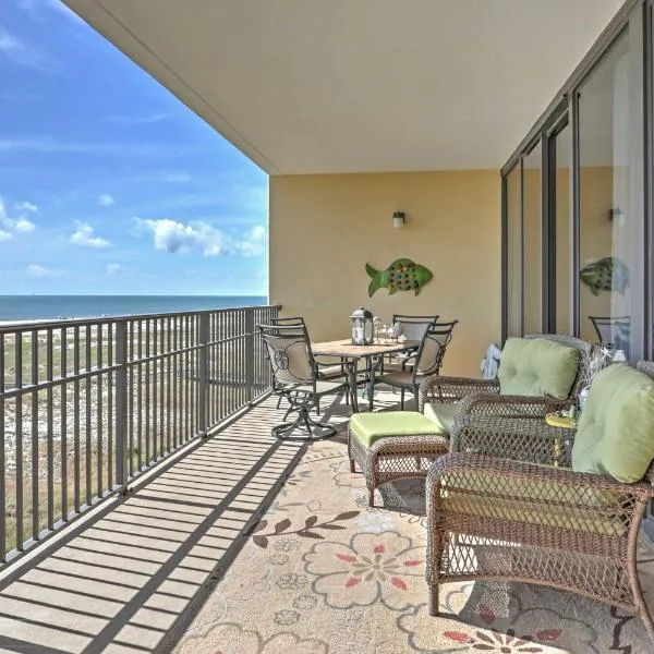 Beachfront Bliss on Dauphin Island with Pool Access!, hótel á Dauphin Island