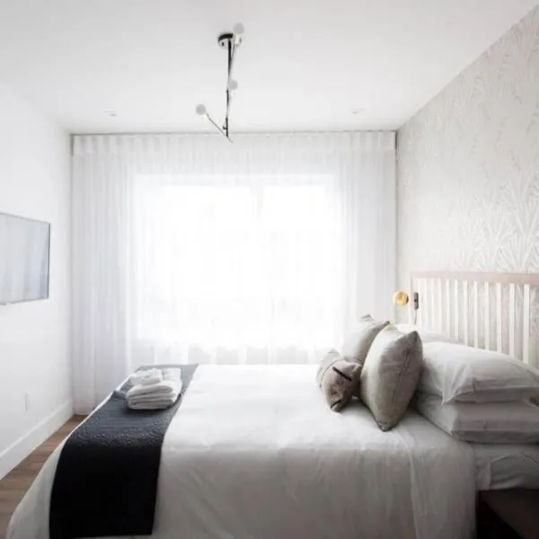 Wonderful Studio in Little Italy with full bath by Den Stays, Hotel in Montreal