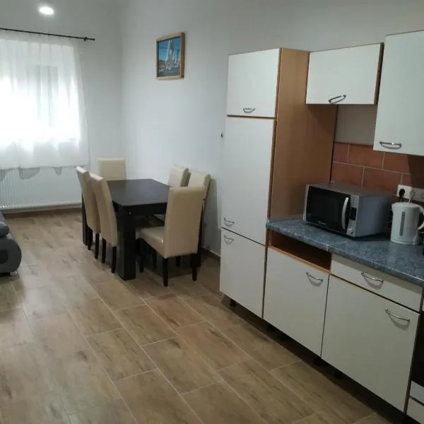 Sümegi Levendula Apartmanok, מלון בסומג