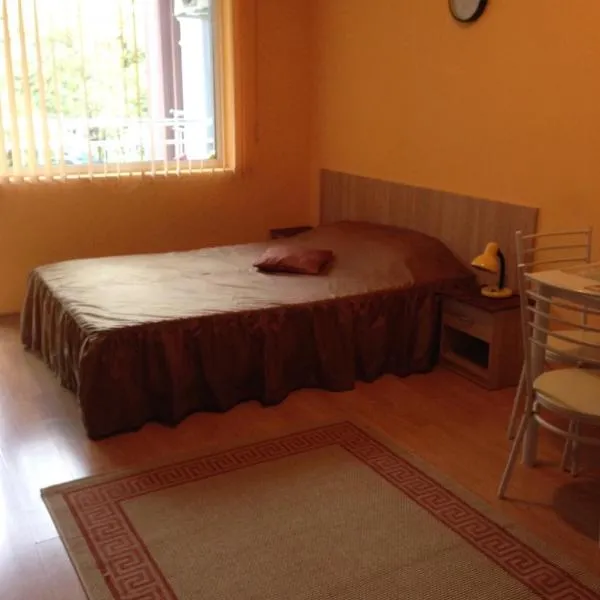 Marina Studio, hotel in Burgas