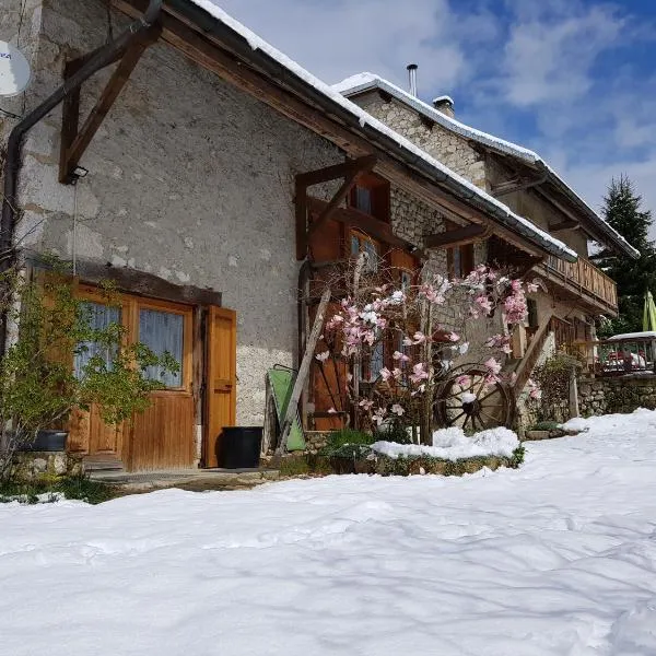 Gite "La 5ème Saison": Saint-Christophe-sur-Guiers şehrinde bir otel