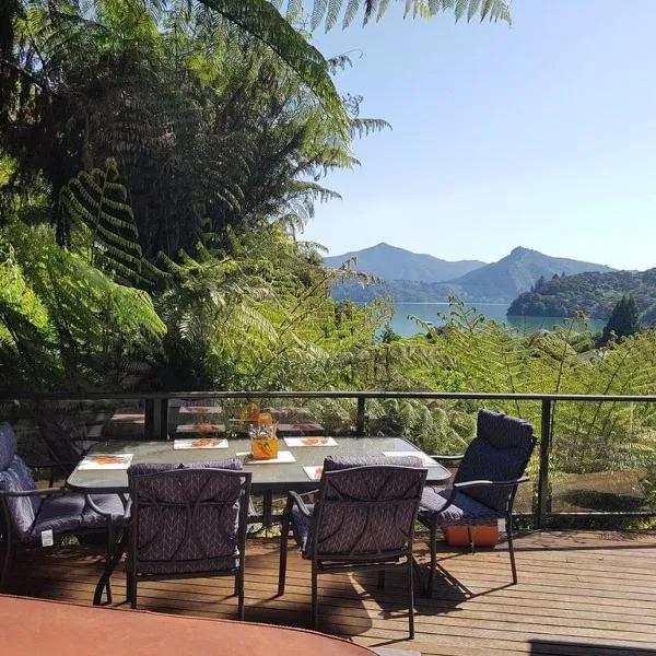 Perfect Small Bay Peaceful Beach. Great Fishing Boating Oysters, hotel v destinaci Ohingaroa