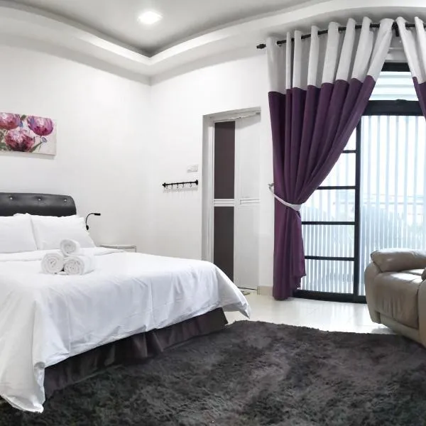 Kampong Baharu에 위치한 호텔 Teratak Persona Homestay. 4 rooms double storey terrace in Kuantan City.