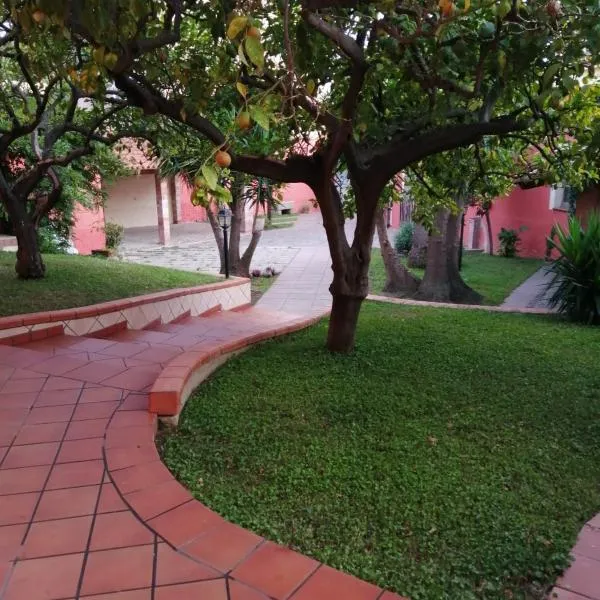 Piazza San Giorgio – hotel w mieście Dolianova