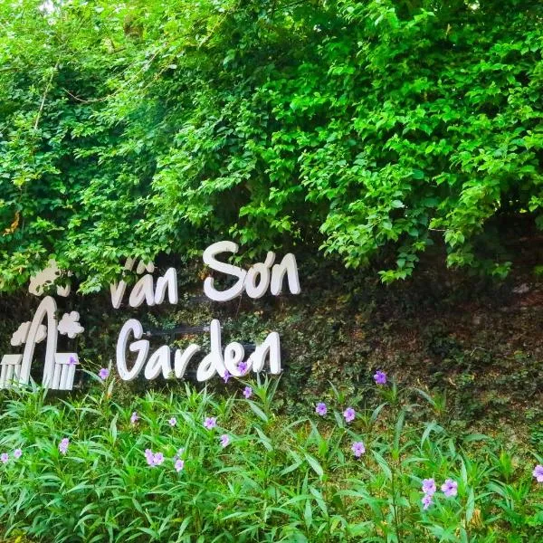 Van Son Garden - HomeStay、Hòa Lạcのホテル