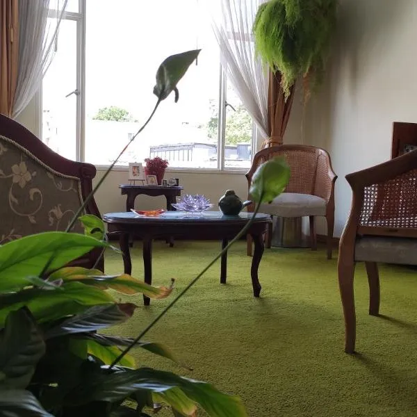 Alojate y Descansa, hotel in Bogotá
