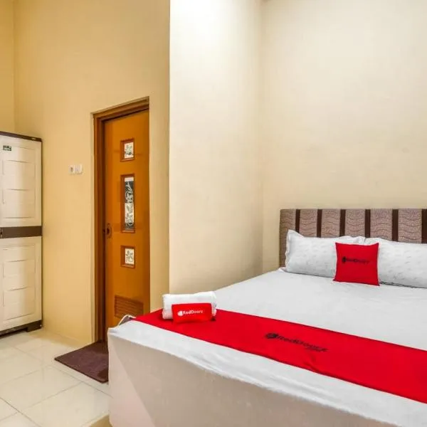 RedDoorz Syariah near Kebon Rojo Park Blitar, hotel en Karangtengah