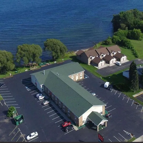 Econo Lodge On the Bay: Marinette şehrinde bir otel