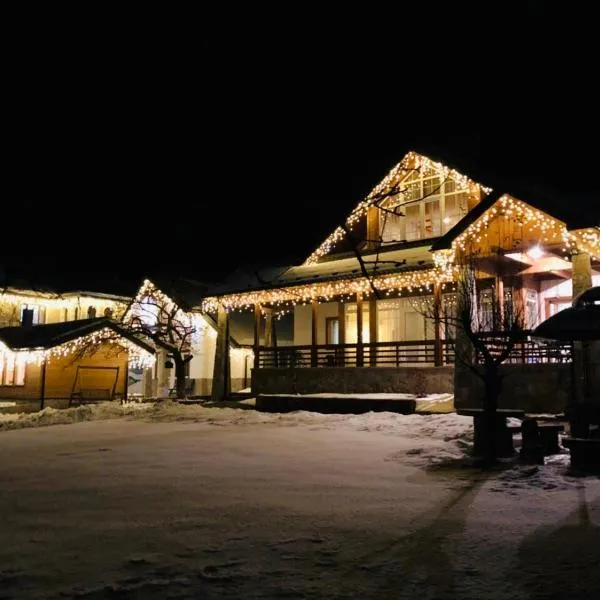 Cottage Familiya, hotel in Chërnaya Rechka