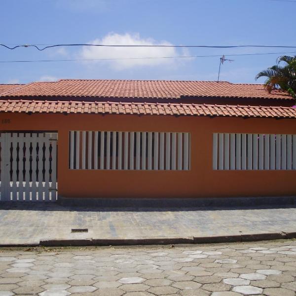 Casa 200m da praia 3 dorm. p/ 12 pessoas