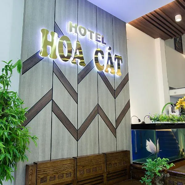 Hoa Cát Hotel, готель у місті Куїнон