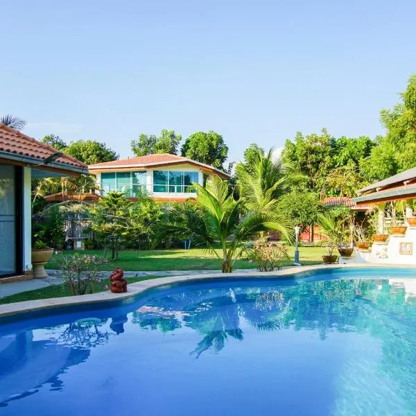 Tina's Living Paradise - Guesthouses with private pool, hotel v destinaci Ban Phe