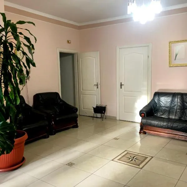 Comfort Hotel, hotel in Chervonograd
