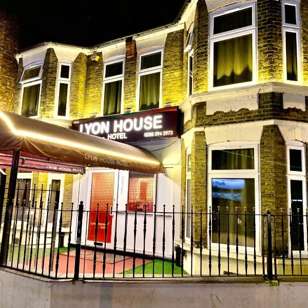 Lyon House Hotel, hotel in Barking