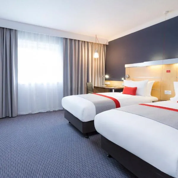 Holiday Inn Express Park Royal by IHG, hotel di London