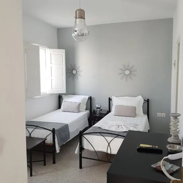 Embati Folegandros rooms، فندق في شورا فوليغاندروس