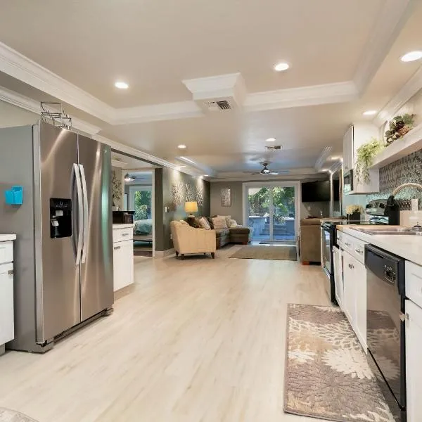#1 Island Hideaway PICK ME!!!, hotel v destinaci Fort Myers Beach