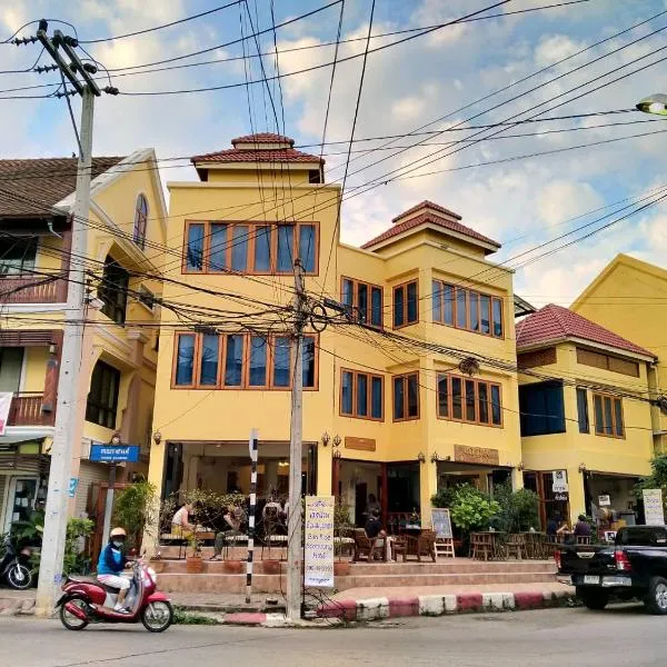 บ้านแม่บุญทอง โรงแรมในBan Hua Thung